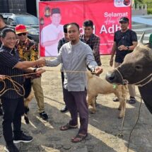 Memupuk Rasa Empati dan Meningkatkan Solidaritas Sesama di Hari Raya Idul Adha 1445H, Heriyus M Yoseph Serahkan Sapi Kurban